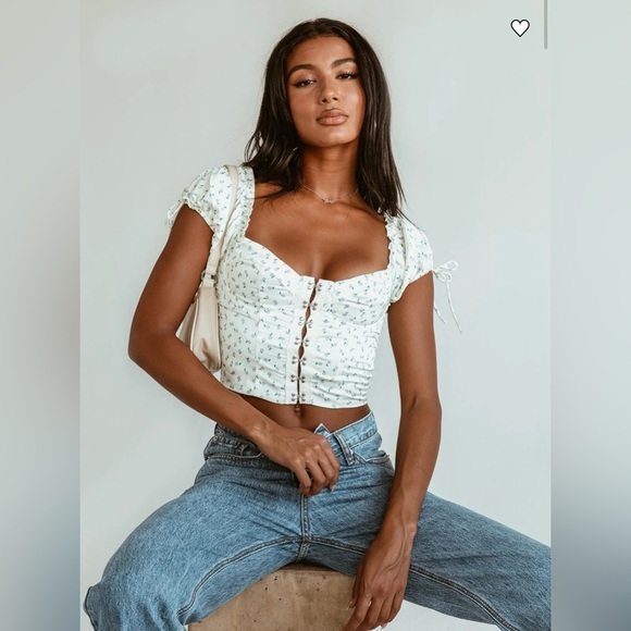 Princess Polly Tops - Princess Polly Allyson Top Yellow Size 8 Sweetheart Neckline Puff Sleeves